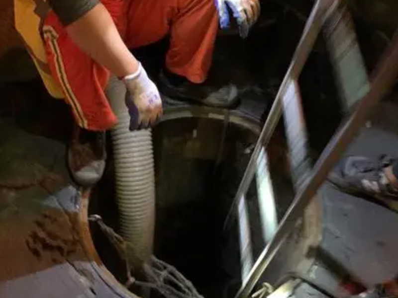 余姚化粪池清理,专业清理地下室污水池,抽粪车抽粪