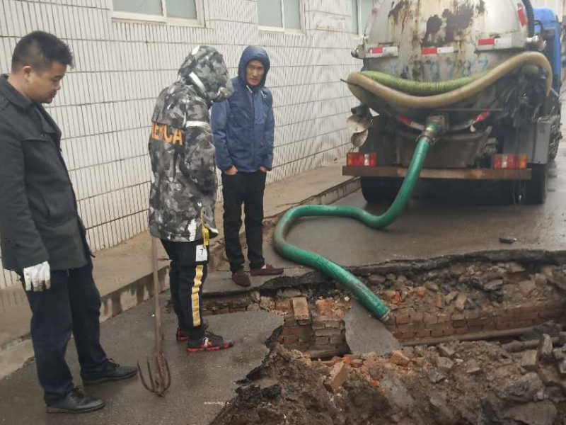 余姚家政服务部是一家专业承接管道疏通抽化粪池